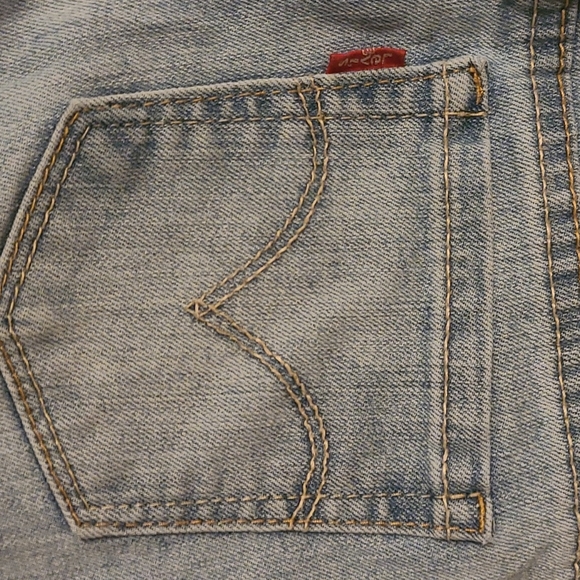 Girls Light Wash Levis - Picture 5 of 8